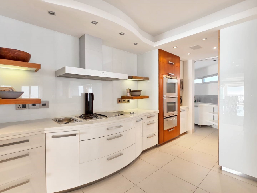 2 Bedroom Property for Sale in Sea Point Western Cape